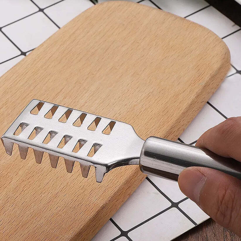 imageedit_0_8349927553 Fish Scale Remover – Sawtooth Stainless Steel Scraper | Quickslice