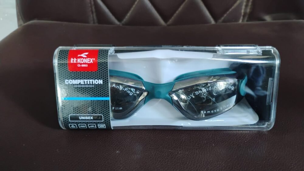 Anti-Fog Swimming Goggles – UV Protection with Mirrored Lenses & Earplugs