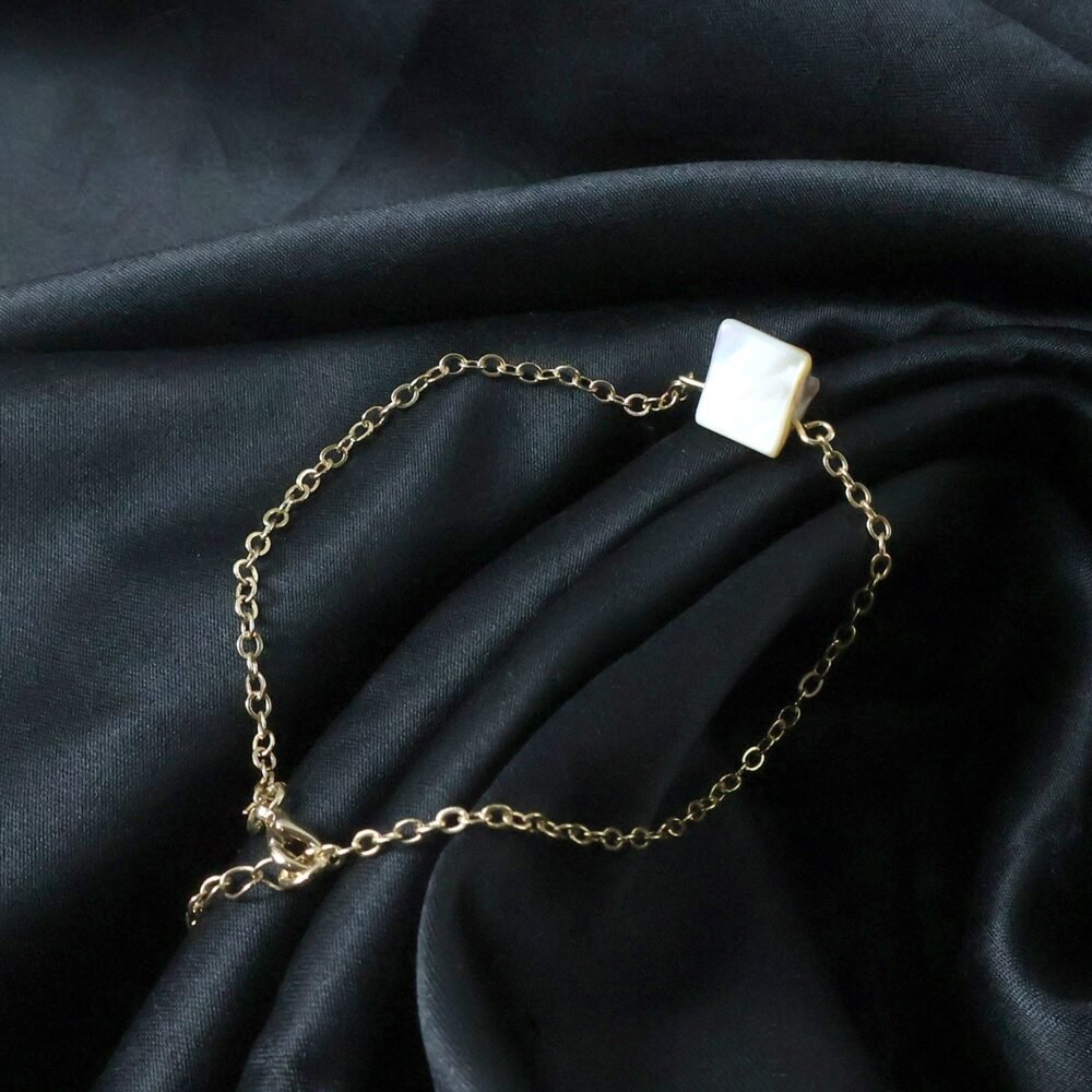 Adjustable Chain Bracelet with Square Stone Charm – Elegant Style