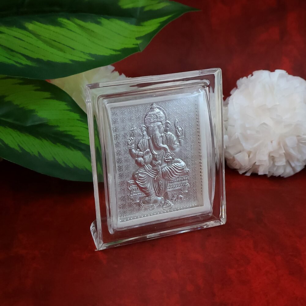 02_63fedbe4-ca7b-4c31-9f8f-550de97f0923.jpg Lord Ganesha Silver-Plated Photo Frame – Elegant Spiritual Decor