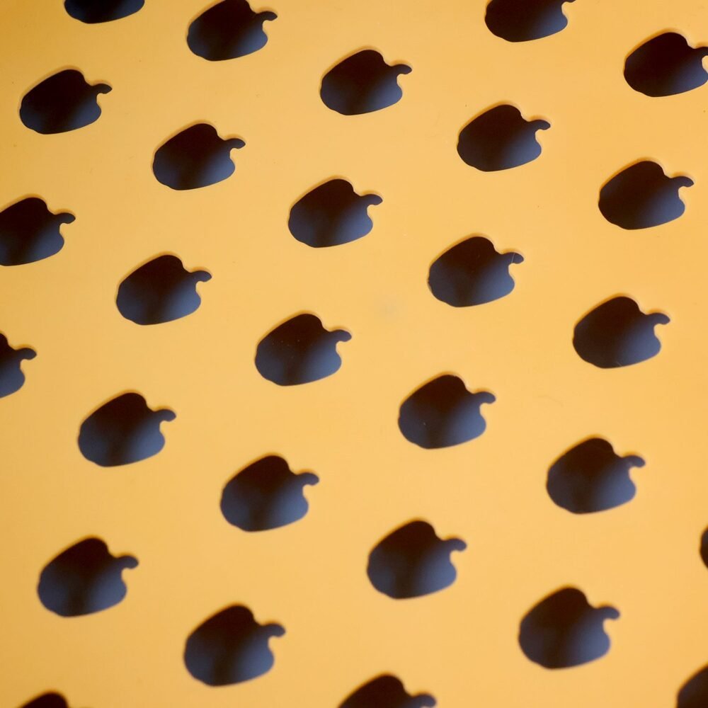 03_b70574bb-3b7b-404c-ba36-803043ad6f77.jpg Pepper Shape Washing Bowl – 2-in-1 Draining & Serving Set