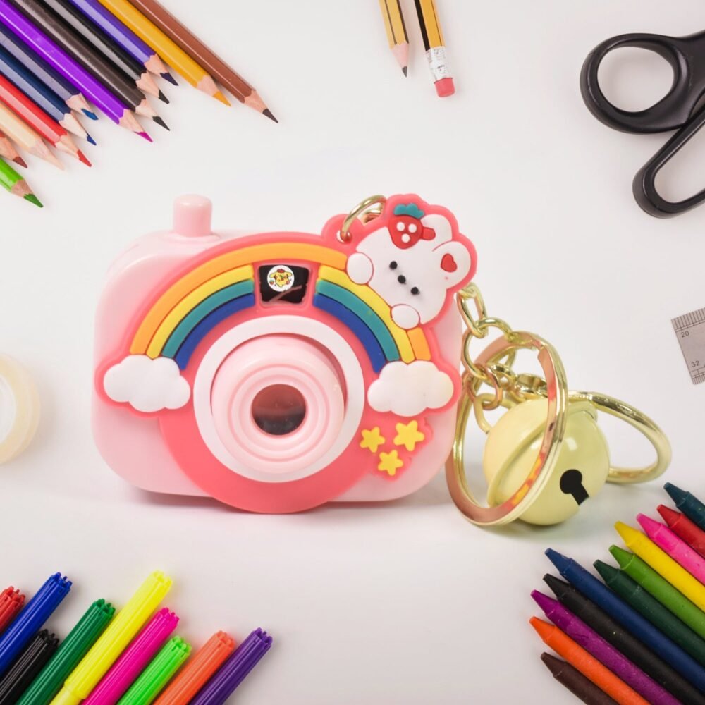 03_b7313183-1deb-47d1-aa54-c8298632c431.jpg Projective Camera Keychain – Fun Rainbow Image Projector