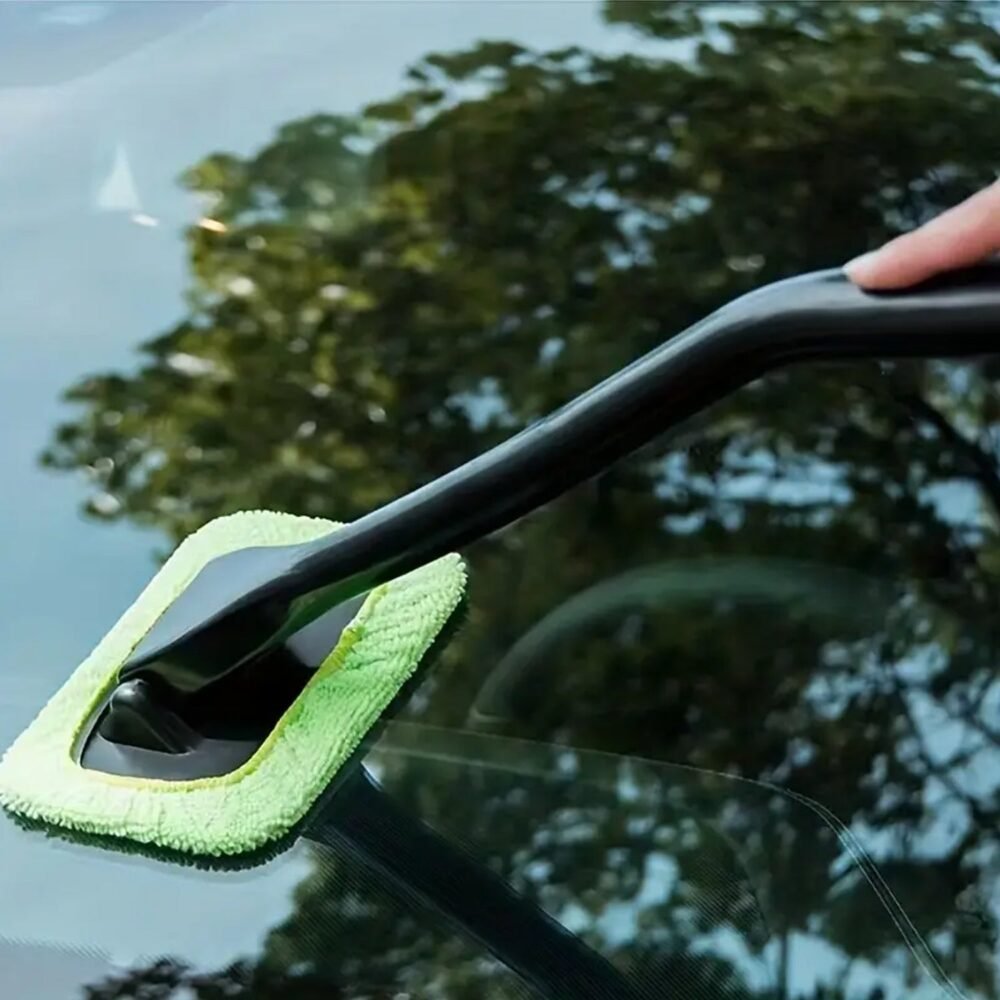Car Windshield Cleaner ñ Microfiber Wiper for Streak-Free Shine | Velvet Wheels