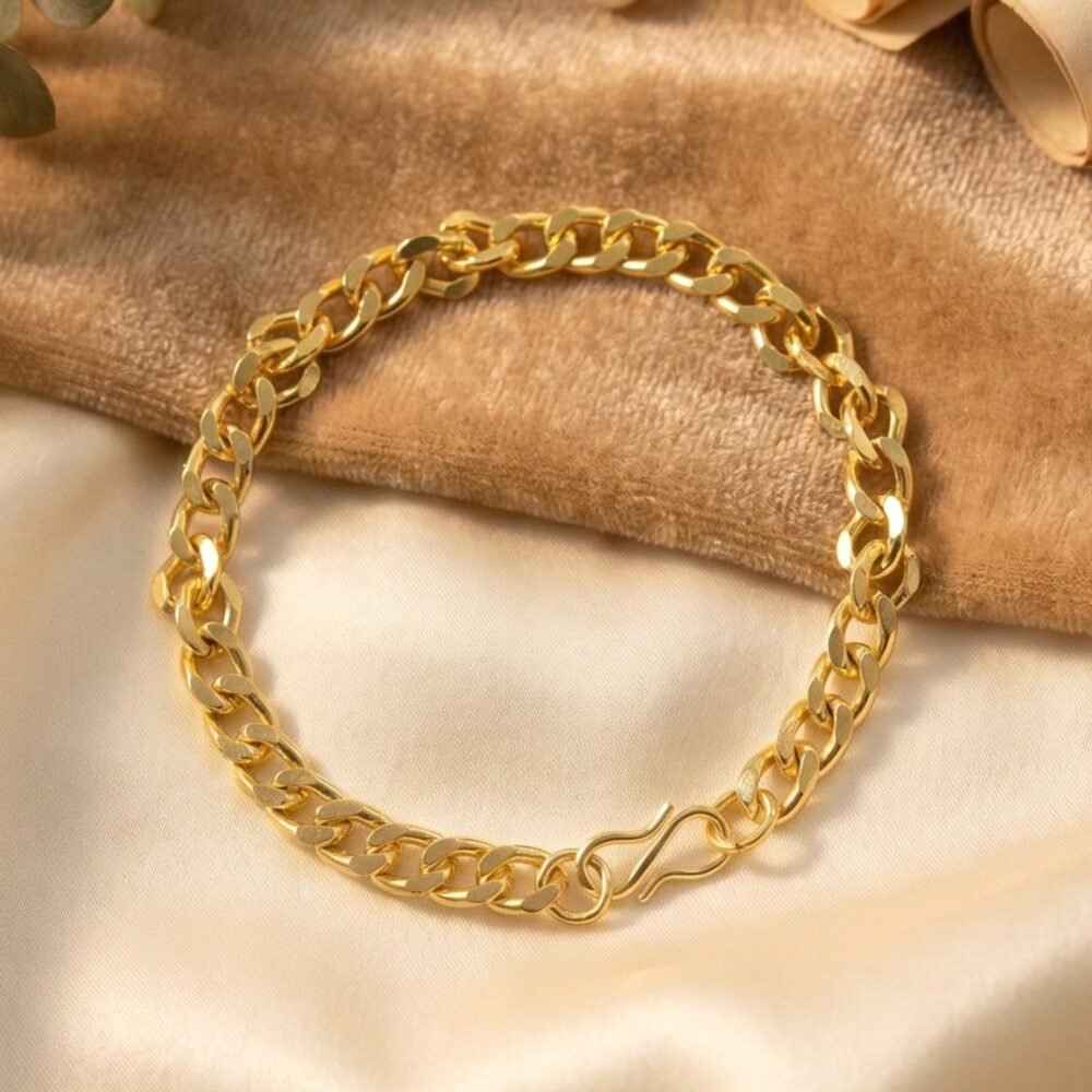 04_2f92a5ce-63fd-4207-805f-77715abc1cfa.jpg Gold Finish Chain Link Bracelet – Stylish Unisex Metal Wristwear