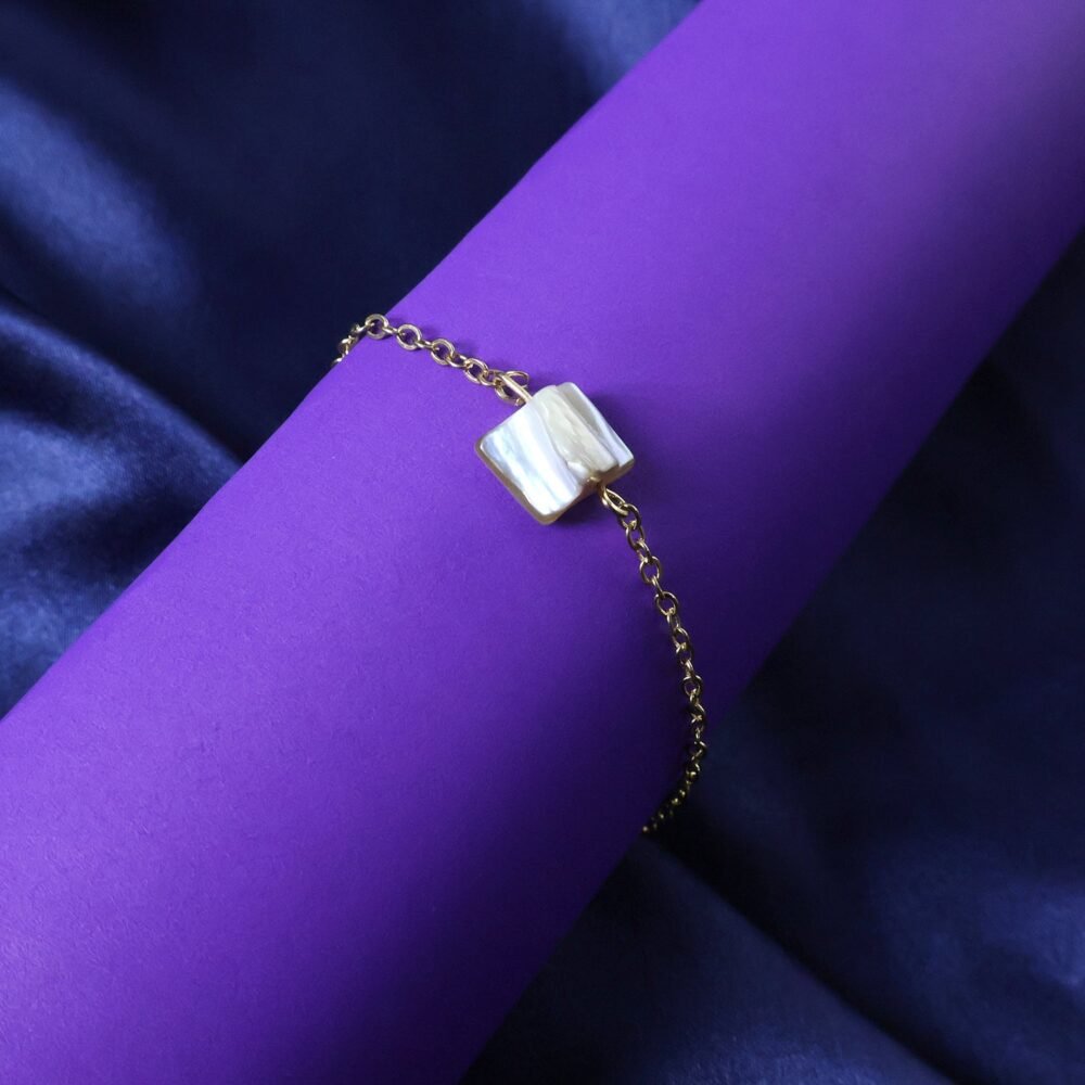 Adjustable Chain Bracelet with Square Stone Charm – Elegant Style