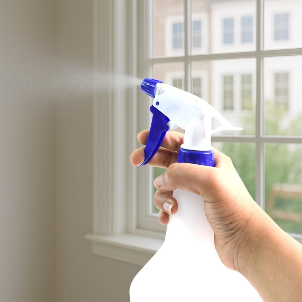 04_9e45cccf-26ee-48b4-a40a-2d49d4bb074b.jpg Plastic Trigger Spray Bottle 1L – Adjustable Mist & Stream Spray