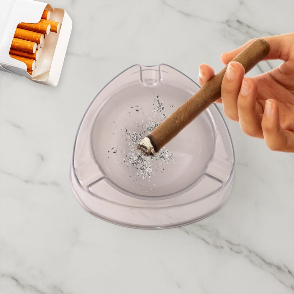 04_e4438f12-e878-4b04-96b7-24481e226e54.jpg Transparent White Ashtray – Modern Triangular Cigarette Holder