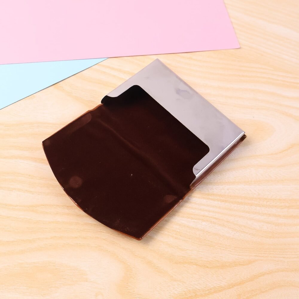 04_e9591480-7ed7-4c2b-877d-70b3d8a2b0bf.jpg Leather Business Card Holder – Slim Magnetic Closure Case