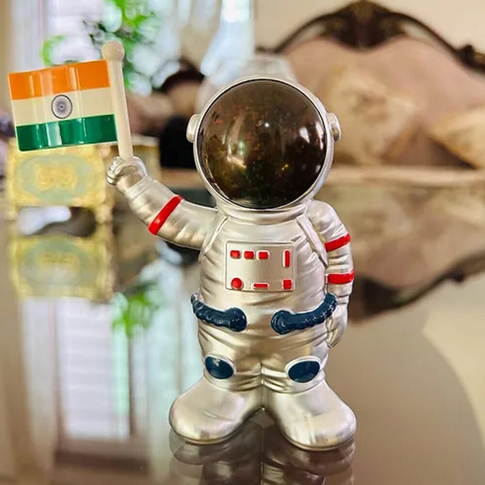 05_26d7c450-93f7-4219-bd11-46fbad822661.jpg Solar Power Astronaut Ornament – Indian Flag Car Dashboard Décor