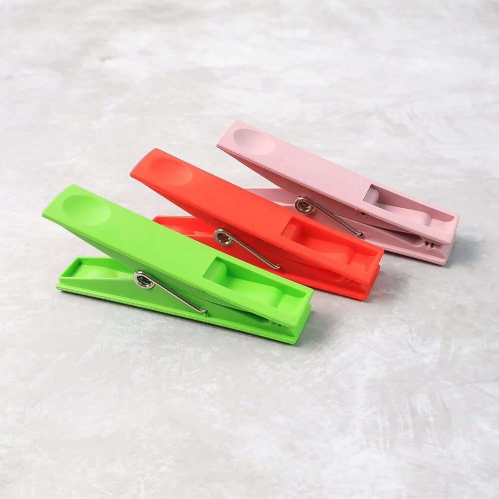 Cloth Clips Set of 12 – Durable Plastic Laundry Pegs with Strong Grip
