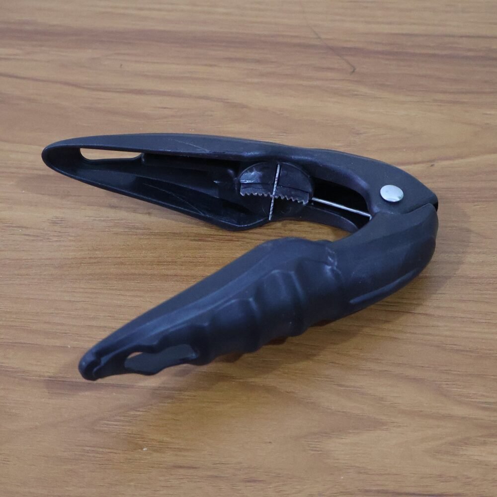 Nut & Seafood Cracker Tool – Heavy Duty Strong Grip
