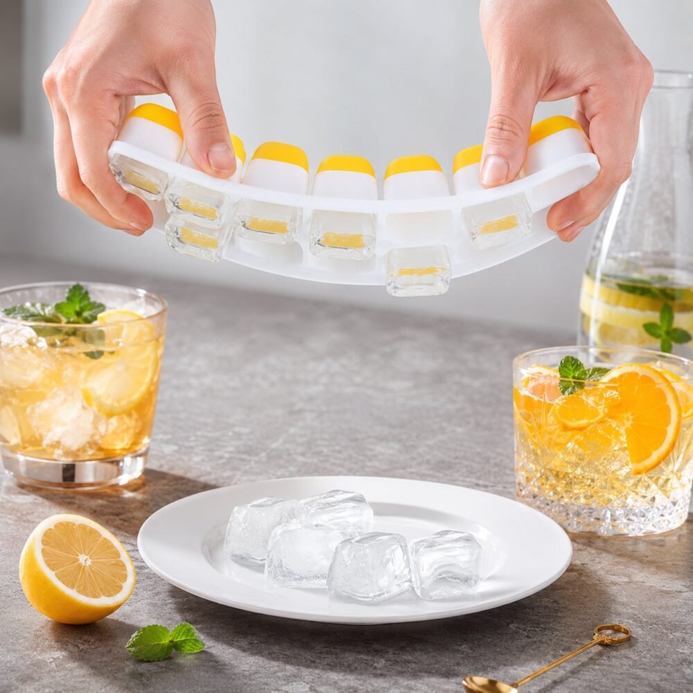 Ice Cube Tray with Spill-Proof Lid – Effortless Ice Making and Space Saving