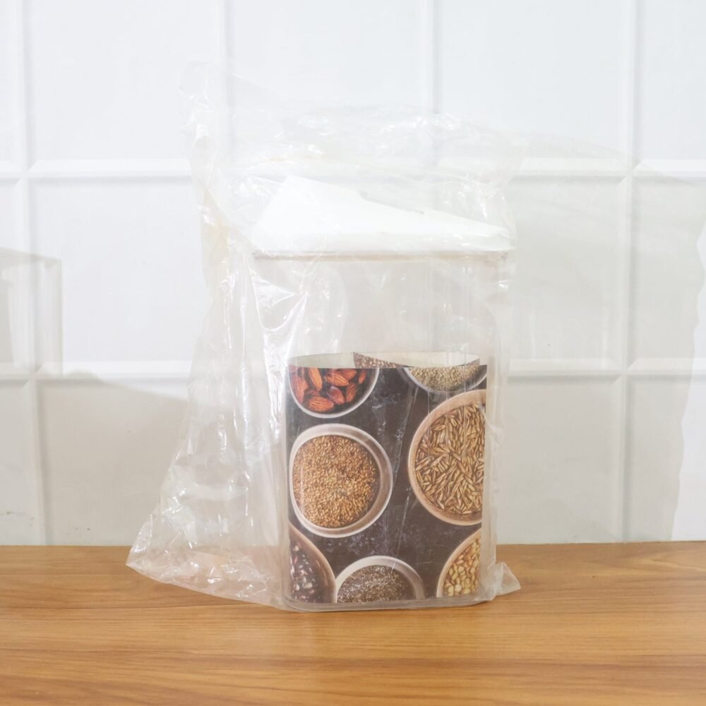08_kitchen-container_b75ca3a5-30dc-4c53-9400-4c8f6011b3b3.jpg Airtight Lock & Pour Kitchen Storage Container – Spill-Free Freshness