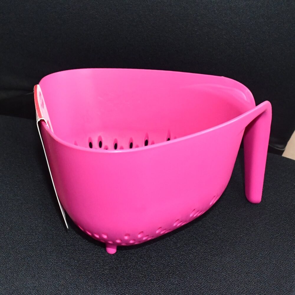Triangular Kitchen Colander – Ergonomic Handle & Quick Drainage