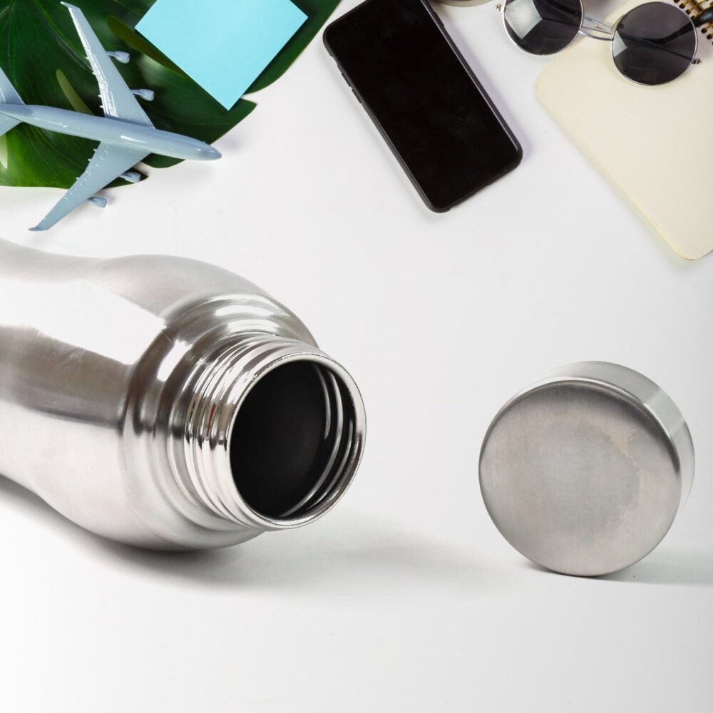 10_ff5bda82-985f-439d-b3f0-7a0a62cff781.jpg Stainless Steel Vacuum Insulated Water Bottle – 1 Litre Leak-Proof