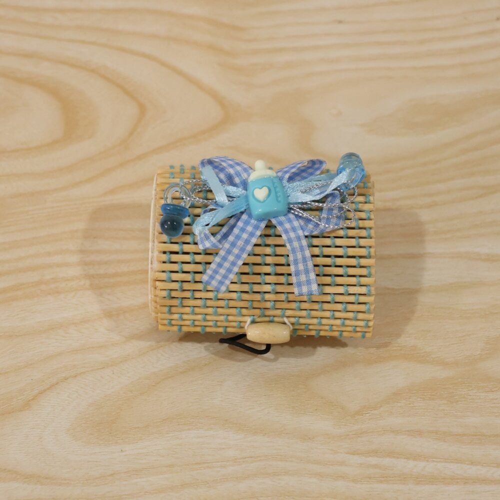 23111-09-live_658fbac4-c54c-4991-9c4c-e6e76ffc8e16.jpg Mini Bamboo Gift Box – Elegant Favor & Treat Container