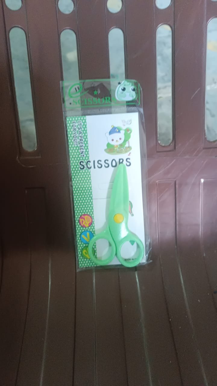 Plastic Safety Scissors – Safe, Colorful Preschool Training Tool