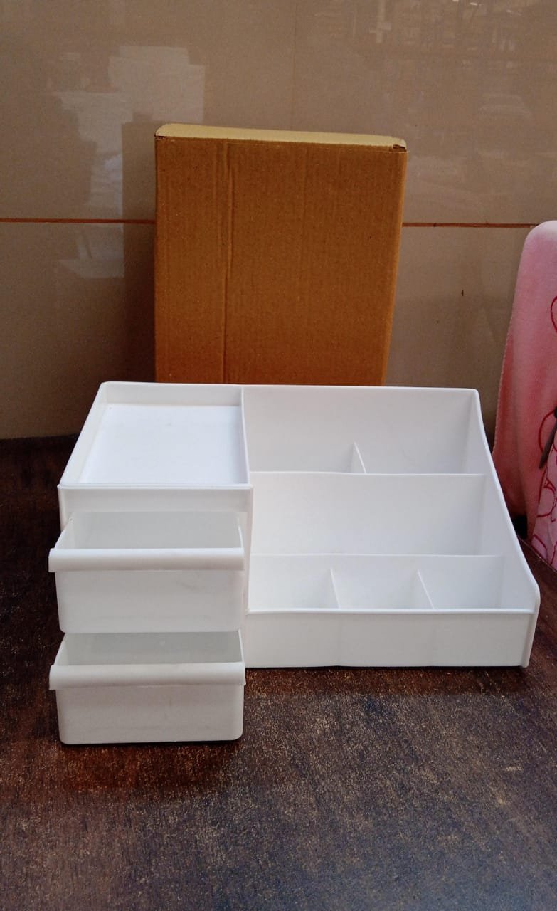 39b3bce0-e6f7-43bb-90b5-1031bec58a9a.jpg Desktop Cosmetic Storage Box – Large Capacity 9 Compartments | Organivo