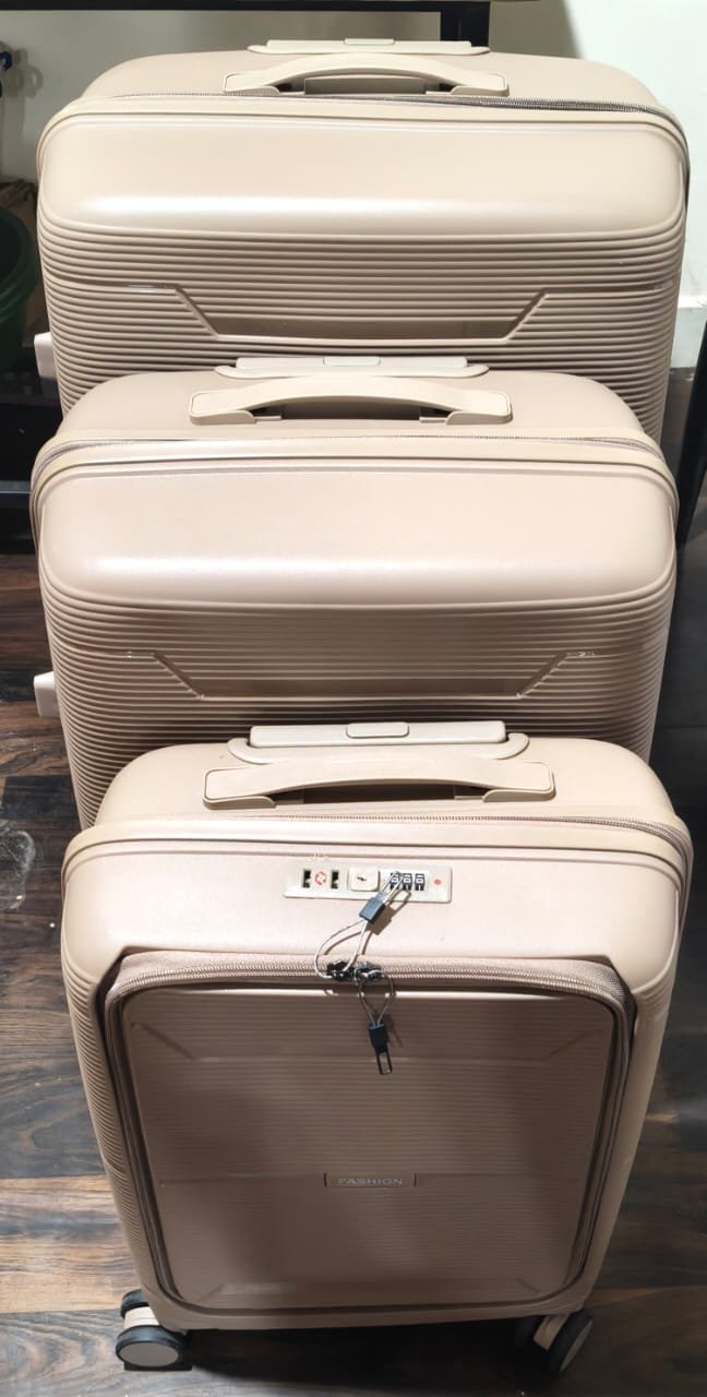 Hard-Shell Trolley Luggage Set – Durable 3-Piece Spinner Bags
