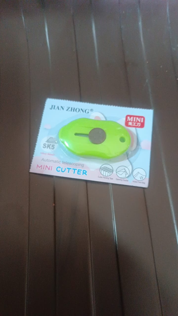 Mini Cloud Cutter – Portable Retractable Safety Box Opener