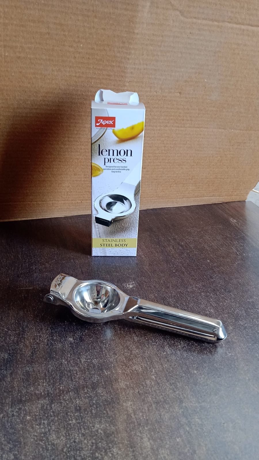 6a095ef7-c68a-455d-8979-422730a88801.jpg Stainless Steel Lemon Press – Heavy Duty Juicer with Ergonomic Handle