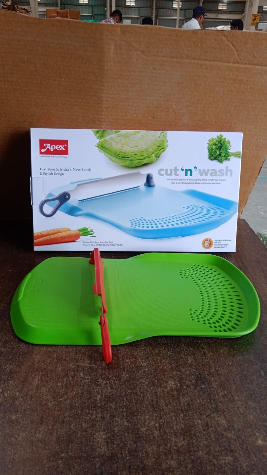 Cut 'n' Wash Multipurpose Cutting Board – Integrated Strainer & Knife