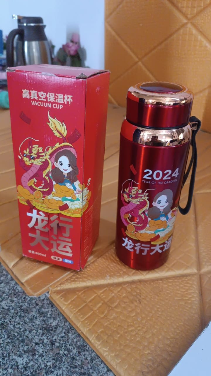 7b12d504-133e-4638-9af9-54c5a78a11c7.jpg Vacuum Insulated Water Bottle – 800 ML with Temperature Lid