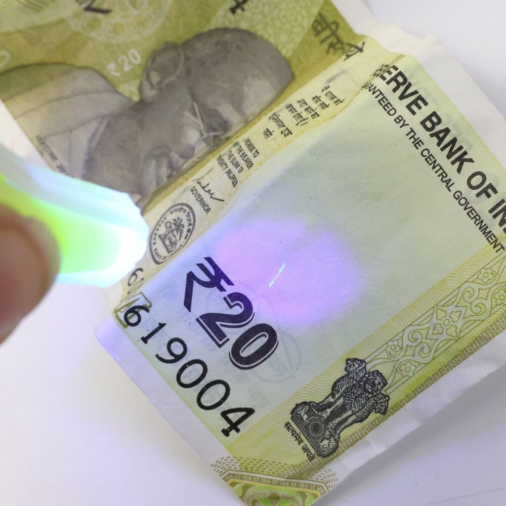 Mini LED Keychain UV Light – Compact Blue Light Torch