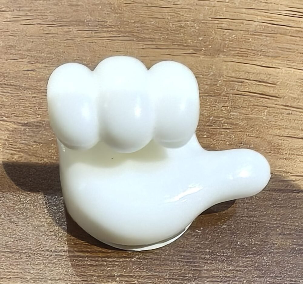 9060c3e0-48dd-449a-bb82-732a42202e30.jpg Hand-Shaped Wall Clip – Flexible Silicone Cable & Key Organizer