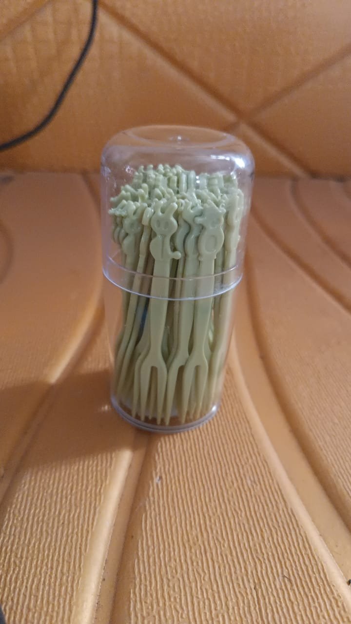 95a8b2ff-252d-44f1-bb69-7cd38c72f3cf.jpg Plastic Fruit Forks – 50 Pcs Mini Dessert Forks Set