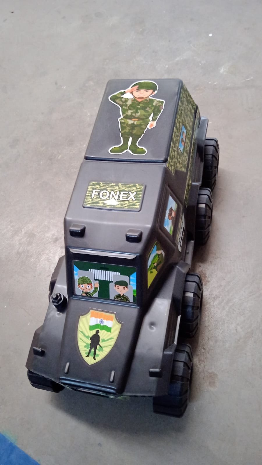 9c5fc2b1-7fbe-4b74-b24d-3cf2a197bb08.jpg Military Toy Car ñ 8-Wheel Plastic Army Vehicle | Brain Horizon
