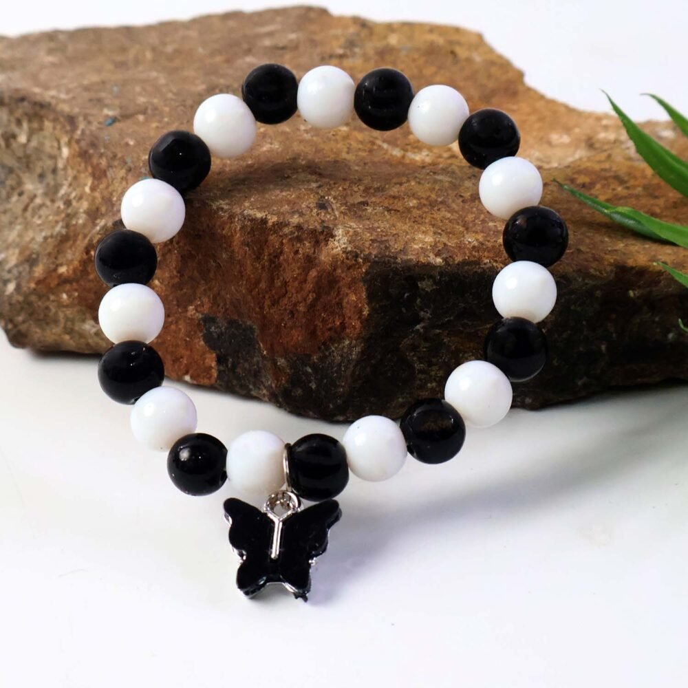Black & White Beaded Bracelet with Cross Pendant – Elegant Style