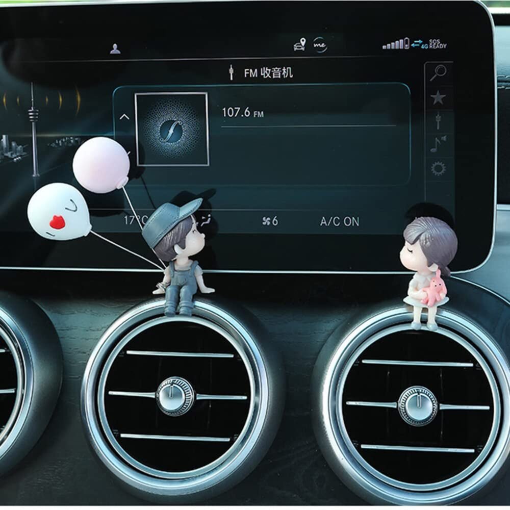 Cute Couple Car Dashboard Figurine – Romantic Mini Showpiece for Car & Home