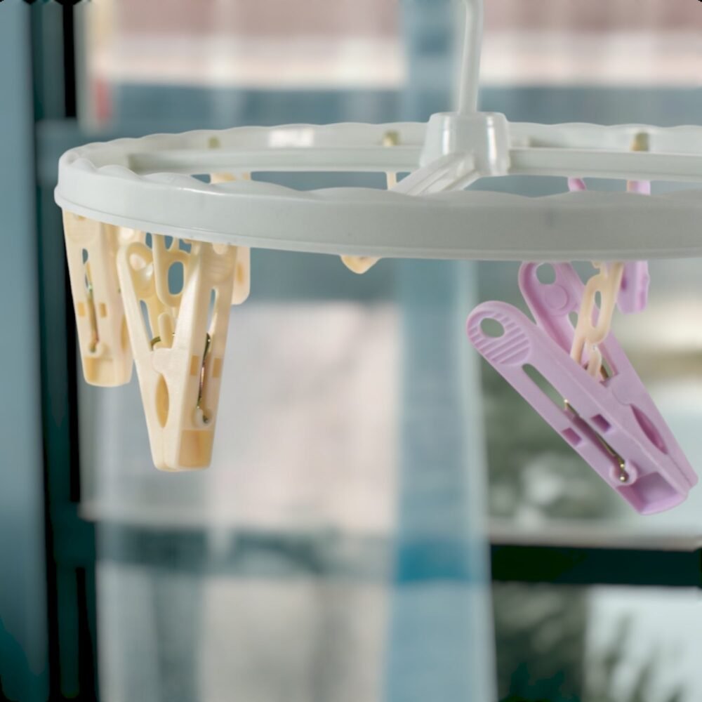 DSC_0383_2.jpg Clothespin Rack Laundry Drying Rack with 8 Clips – Compact & Windproof
