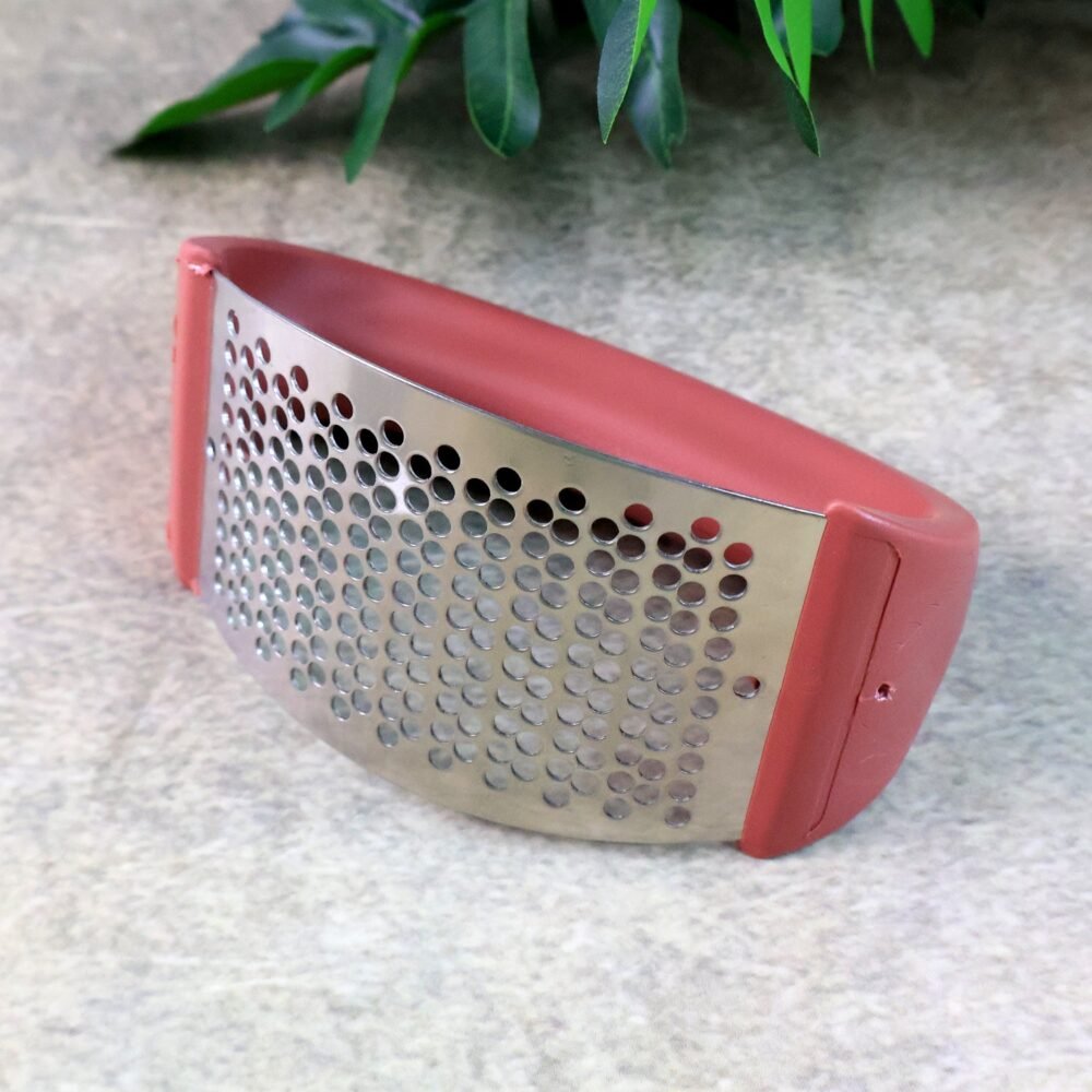 Garlic Press – Ergonomic Curve for Easy Crushing