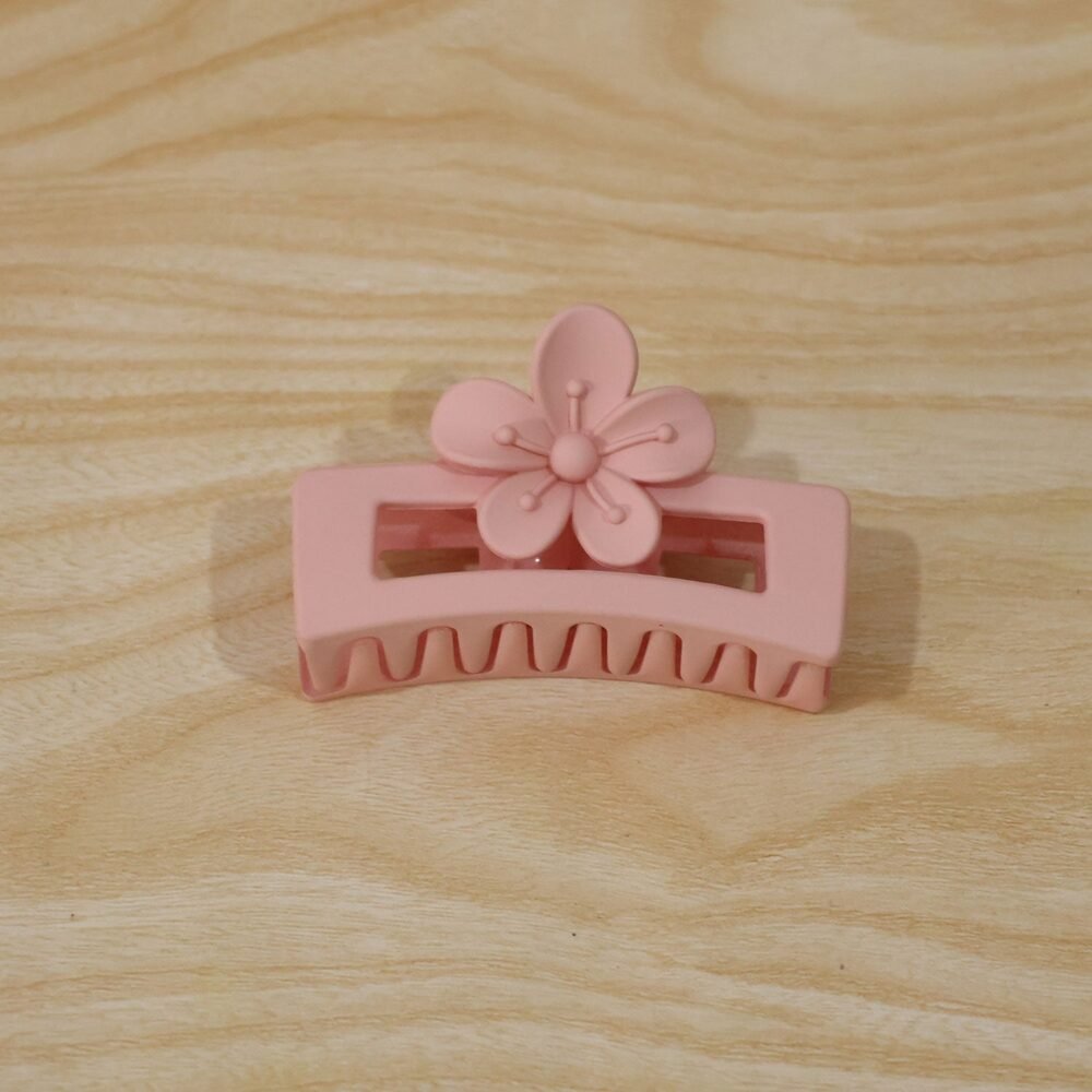 Hair-clip-07_c1bba1de-2cfc-4ea7-bca9-1c9b1e73413a.jpg Plastic Hair Claw Clip – Strong Grip & Trendy Design for Women & Girls