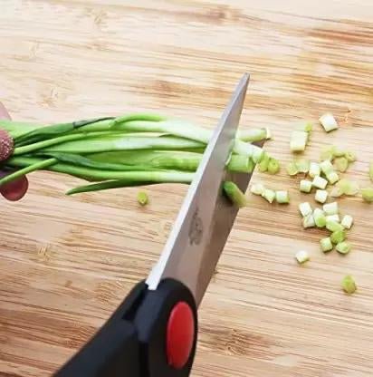 KybGyyHB6autzwyRAp7OLhgJDBARVbffyEC1rApN.jpg Kitchen Knife Set – 5-Piece Black Set with Wooden Block & Scissors