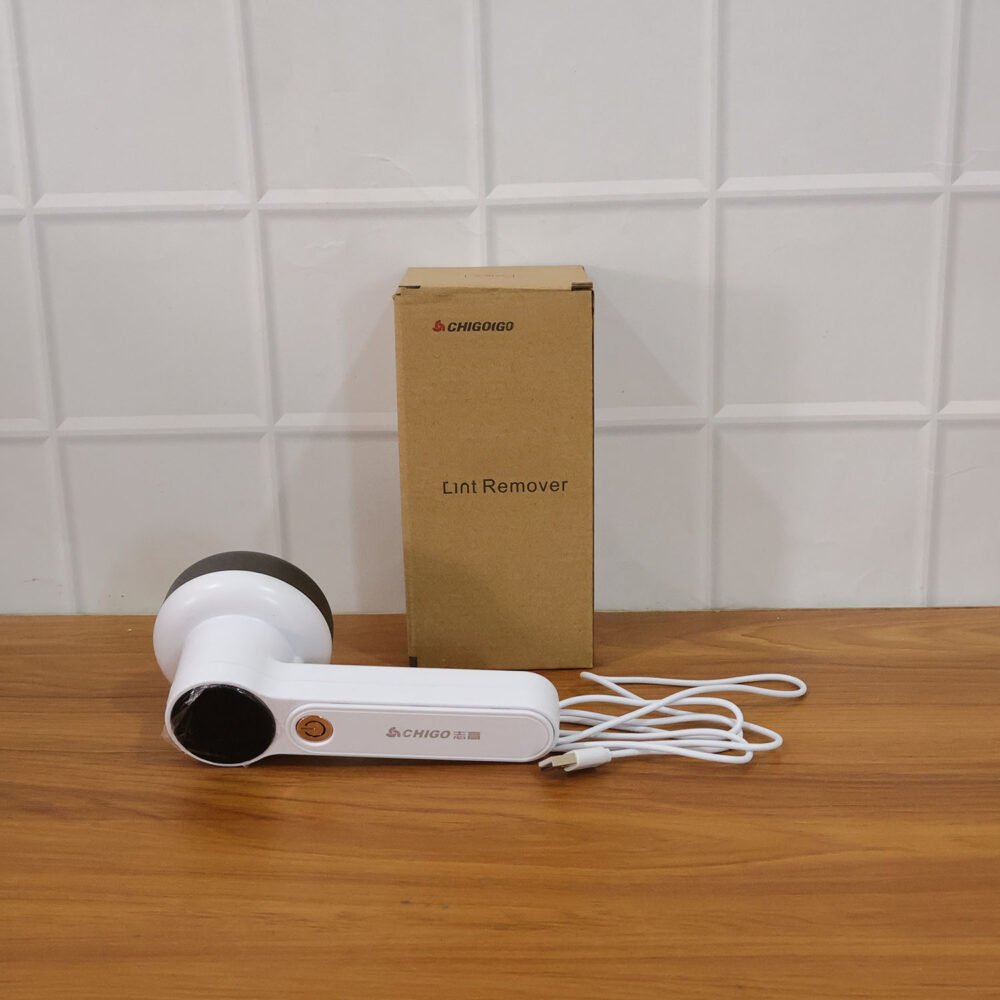 LintRemoverusb-live.jpg Rechargeable Fabric Lint Remover – Gentle & Efficient Clothes Shaver