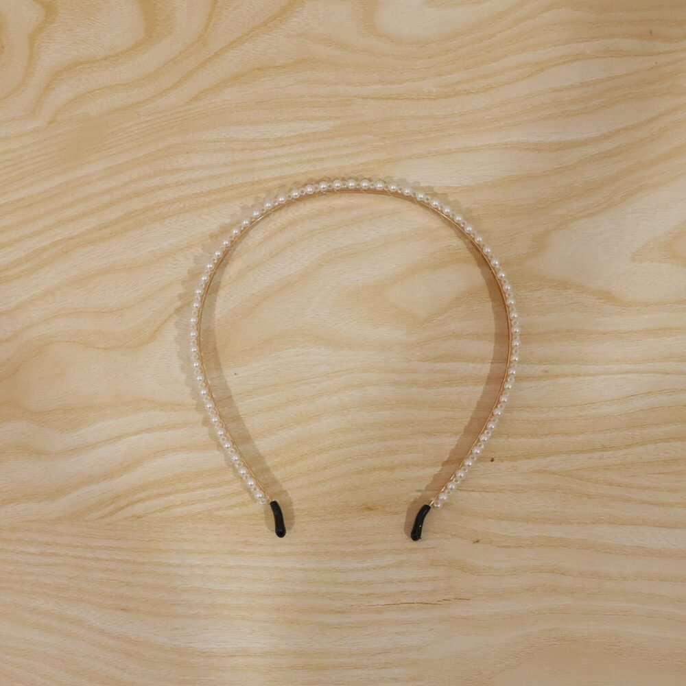 Lightweight Pearl Hairband – Elegant & Comfortable for Women