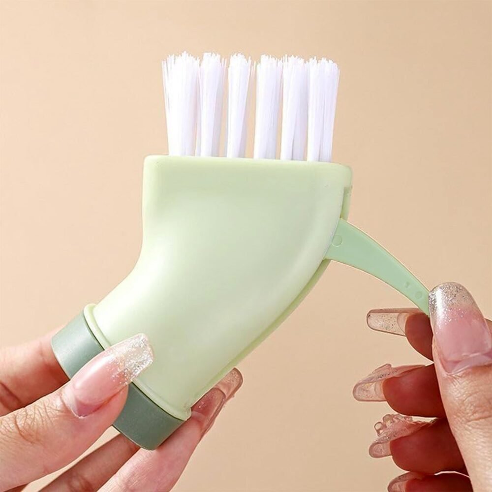 Window-Cleaning-Brush-03.jpg Connectable Cleaning Brush – Built-In Scraper for Narrow Spaces