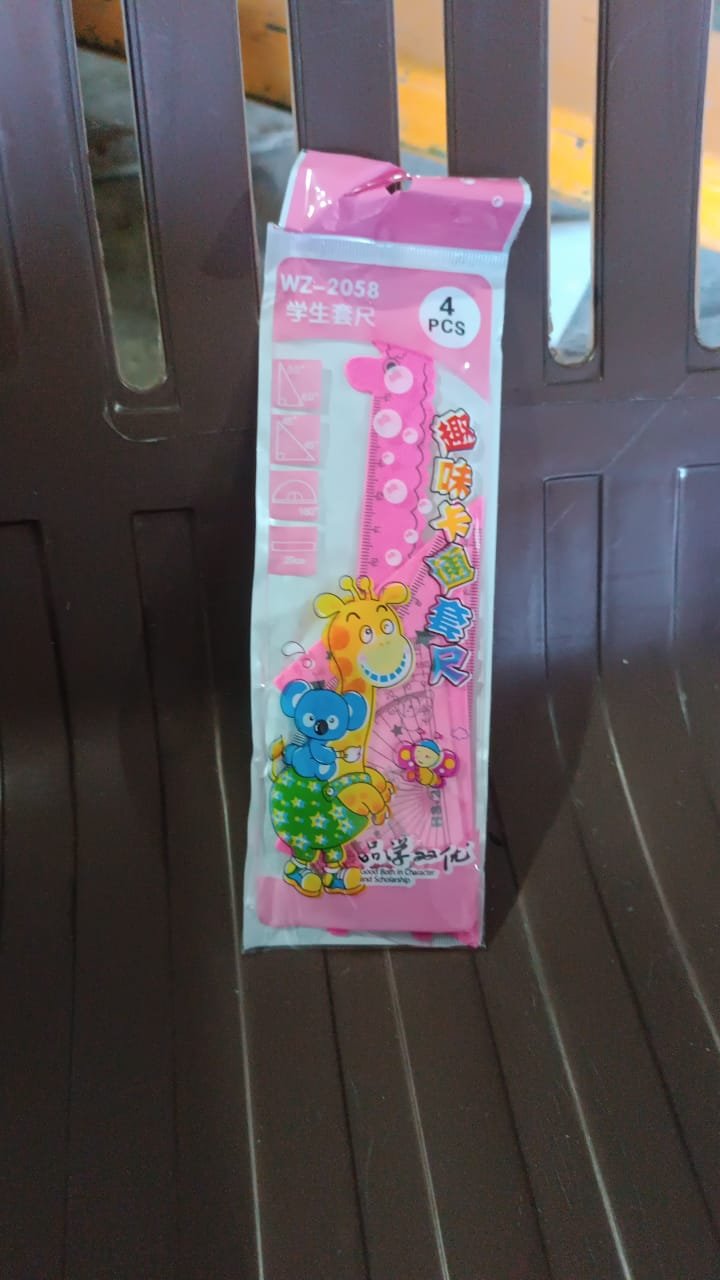 b64ec485-5ebb-4f6f-ae7b-04659bc4a491.jpg Giraffe Ruler Set – Durable 4 Pc Plastic Measuring Tools
