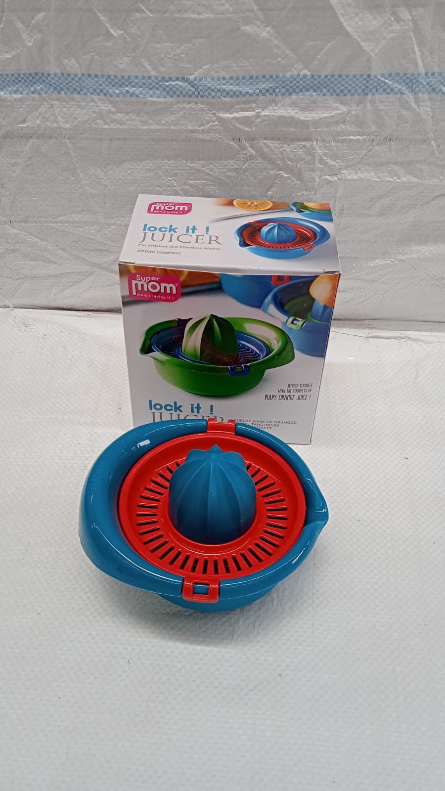 b820c67b-c79a-4e24-aa95-8b160ddea2af.jpg Manual Citrus Juicer – Premium Hand Press with Lock & Strainer