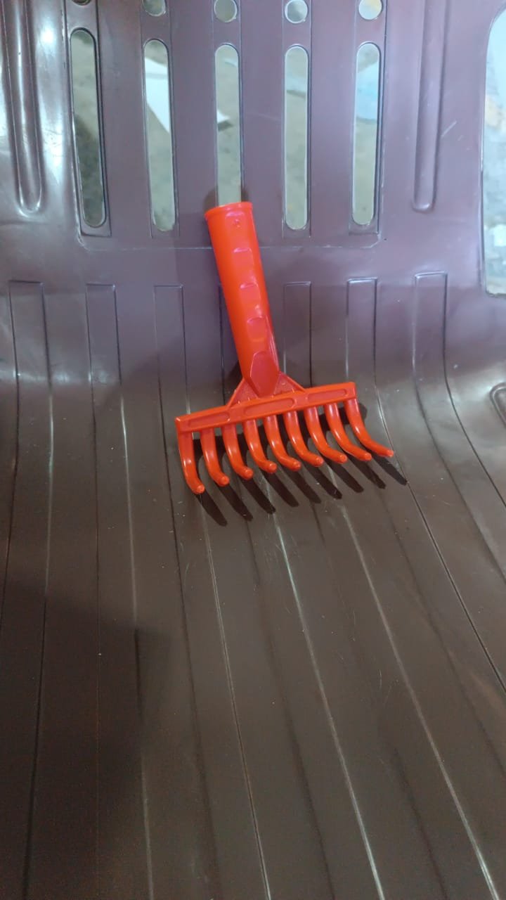 Plastic Garden Hand Rake – Lightweight 9-Tooth Cultivator Tool