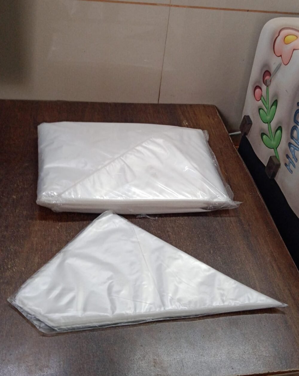 cd0a3bc2-7573-4b47-a9cf-b1bf5dfb08f6.jpg Disposable Piping Bags – 100 Pcs Medium for Cake Decorating