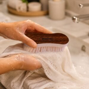 curved_brush_washing_sink.jpg Ergonomic Laundry Brush – Heavy-Duty Nylon Bristles & Stylish Design