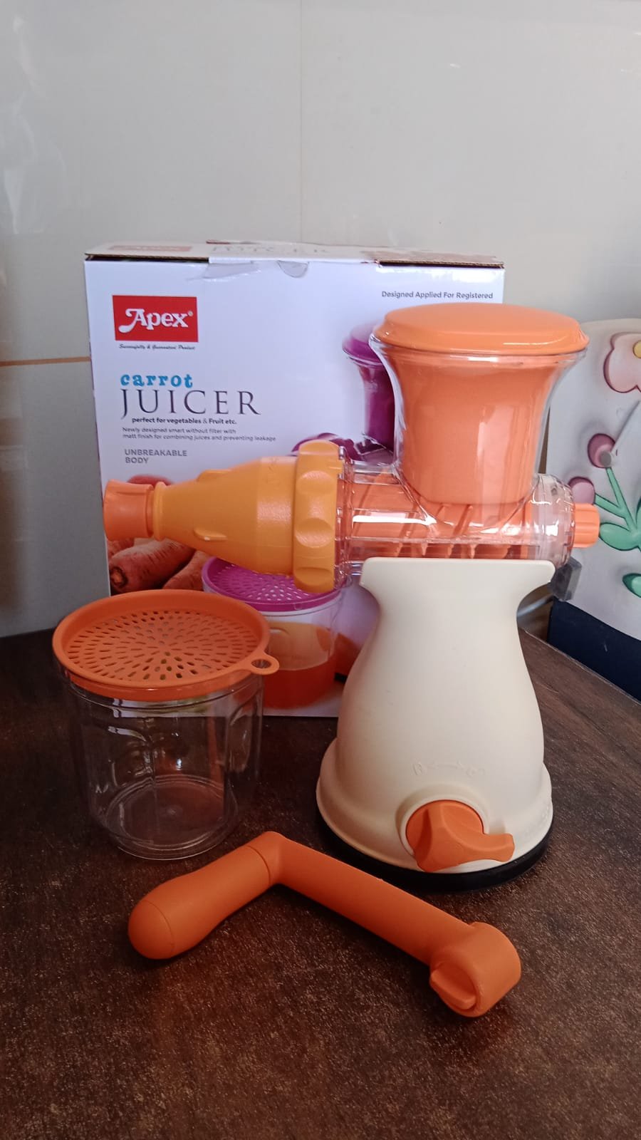 d9edc6b1-afea-4ad2-91fd-77487eef077e.jpg Manual Carrot Juicer – Heavy-Duty Vacuum Base for Easy Fresh Juice