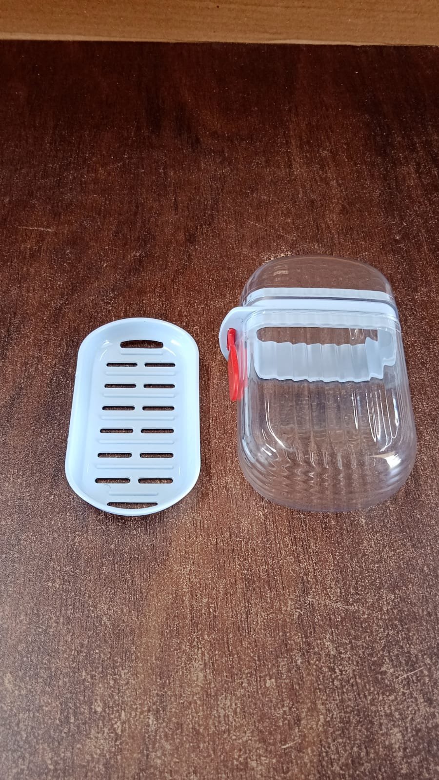 df111700-459b-4c95-a9cf-6240d9083754.jpg Soap Box with Drain Tray – Keeps Soap Dry & Secure
