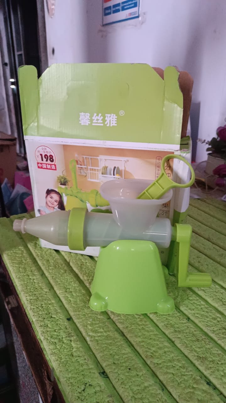 Manual Plastic Juicer – Easy, Compact & Durable for Fresh Juices