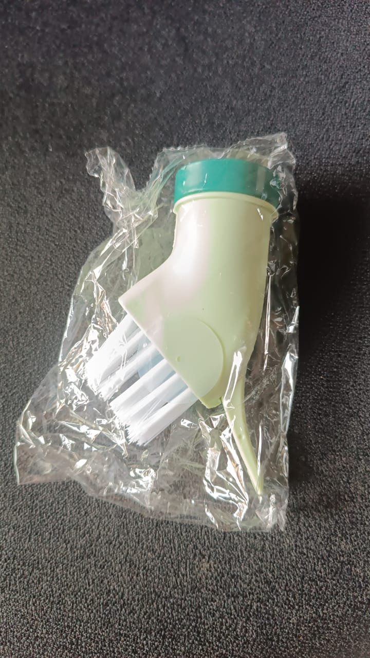 ff263cd3-45b8-400f-8c11-ae3baf9db550.jpg Connectable Cleaning Brush – Built-In Scraper for Narrow Spaces