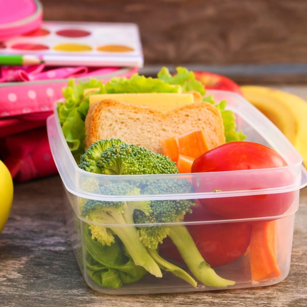 03_fe3b8ec8-f104-4038-938a-c651d1513660.jpg Plastic Lunch Box Set – 3-Piece Square Storage | Konvex